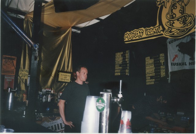 MOLOTOFF TXOSNA 2004 6.jpg